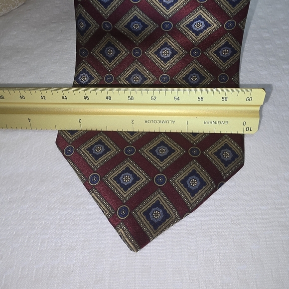 Gant Limited Edition Silk Red and Blue Diamond Pattern Tie Euc - Picture 4 of 6